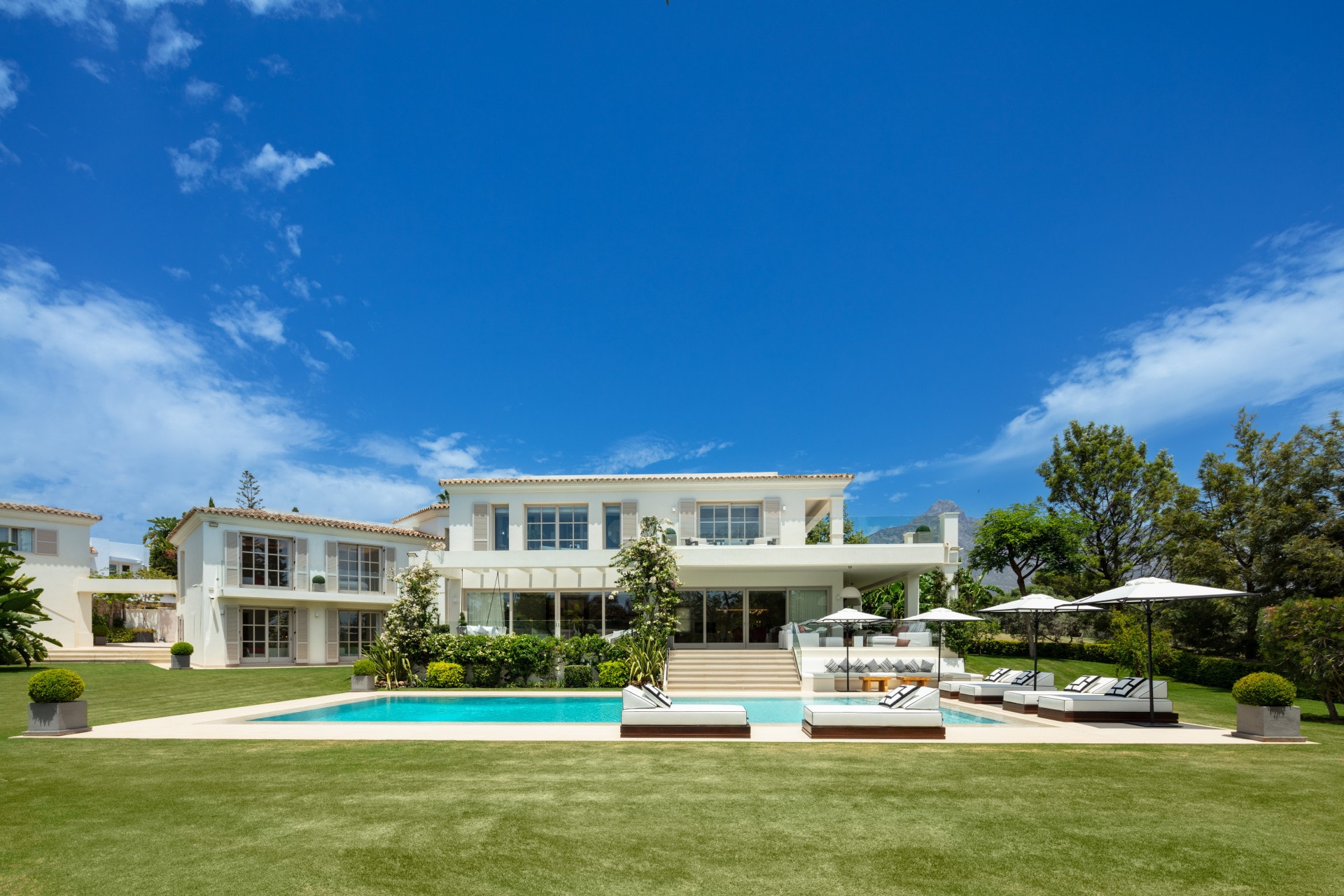 6 Bedroom Villa for Sale in Aloha, Marbella, Marbella - €10,395,000 - 000030