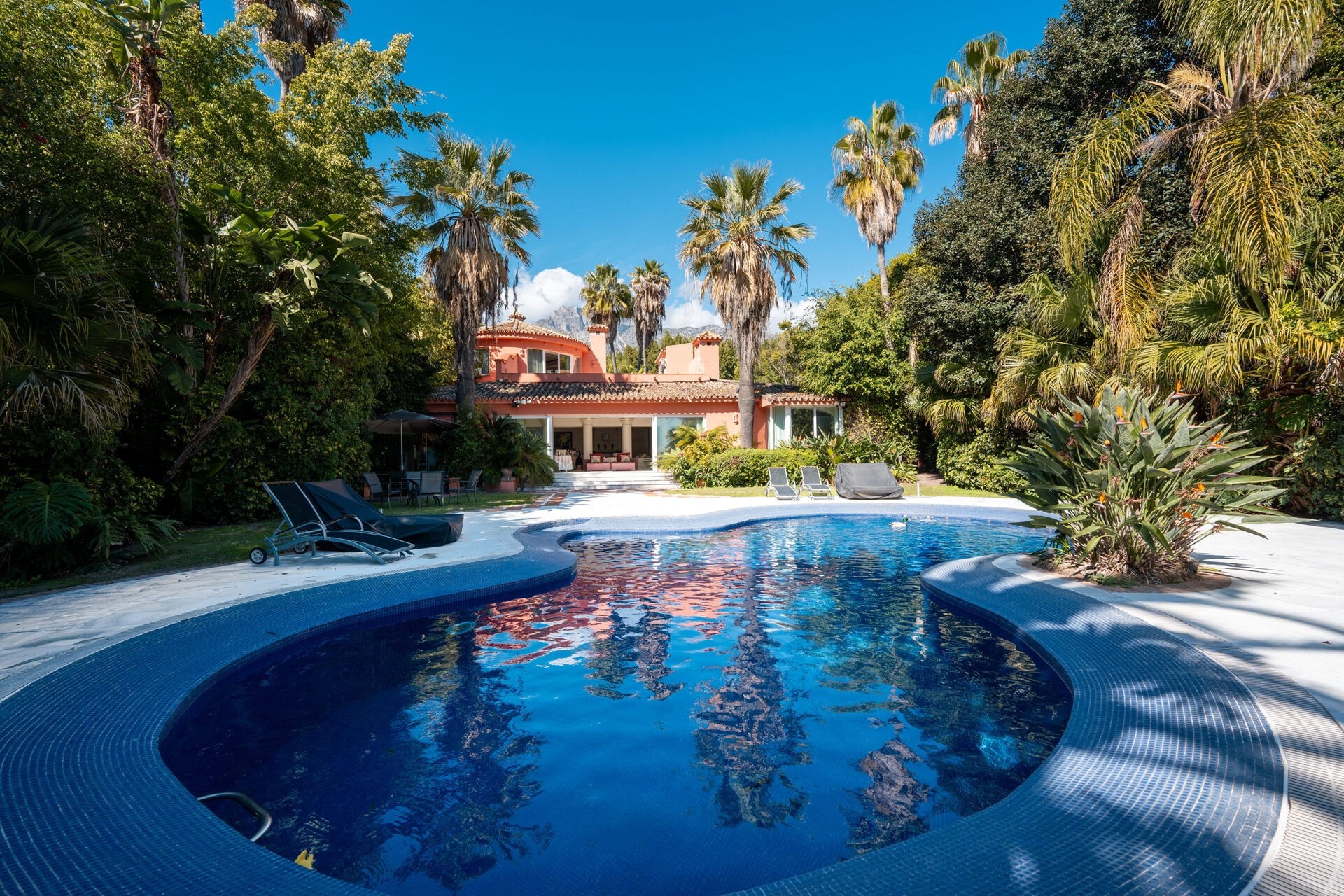 4 Bedroom Villa for Sale in Nagüeles, Marbella, Marbella - €3,850,000 - 000159