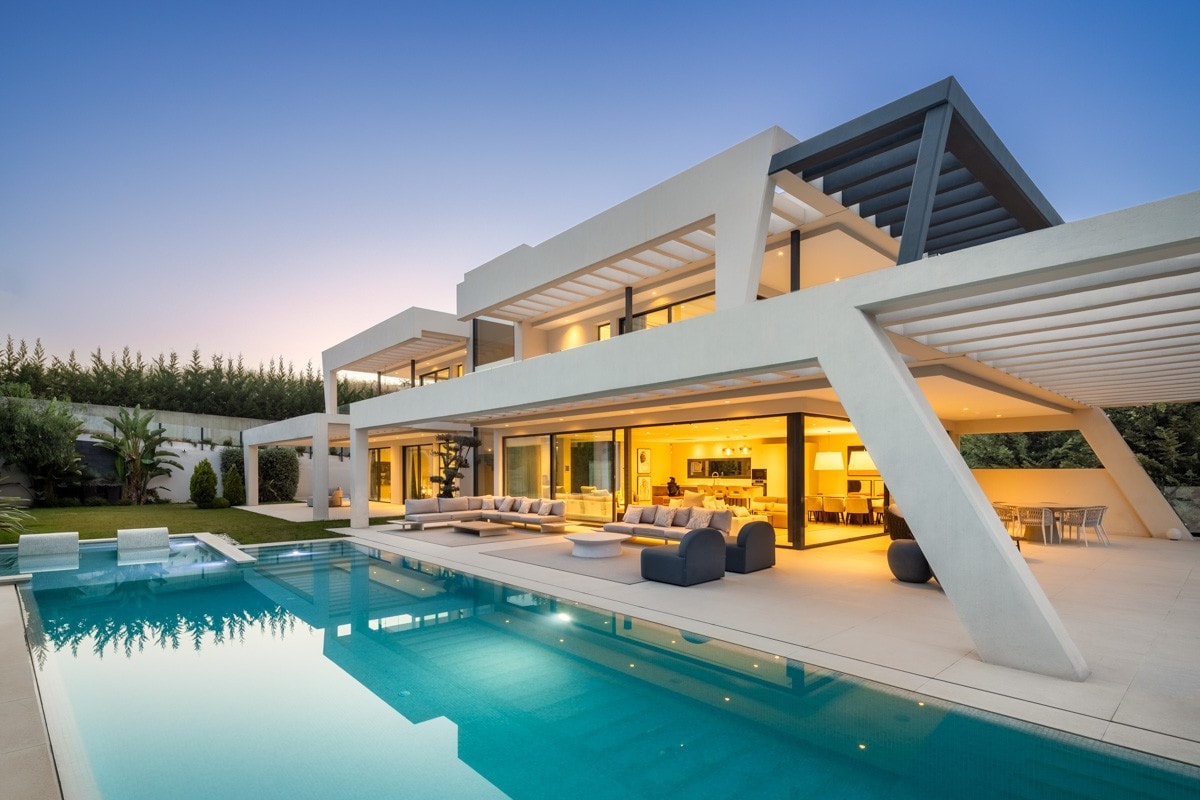 6 Bedroom Villa for Sale in Marbella - €4,100,000 - 000174