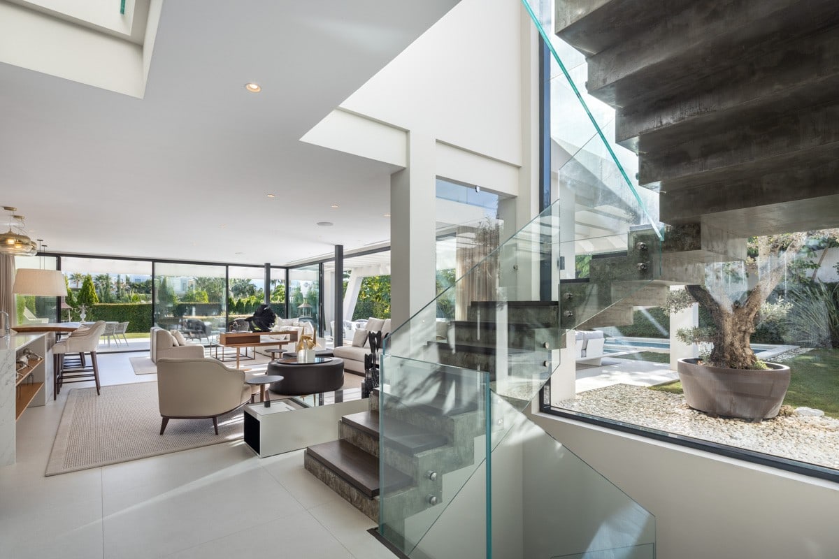 6 Bedroom Villa for Sale in Marbella - €4,100,000 - 000174