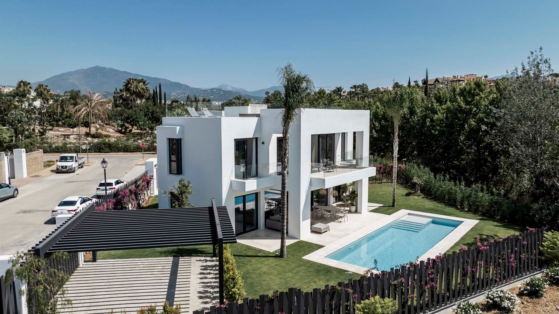 4 Bedroom Villa for Sale in Marbella - €1,995,000 - 000190