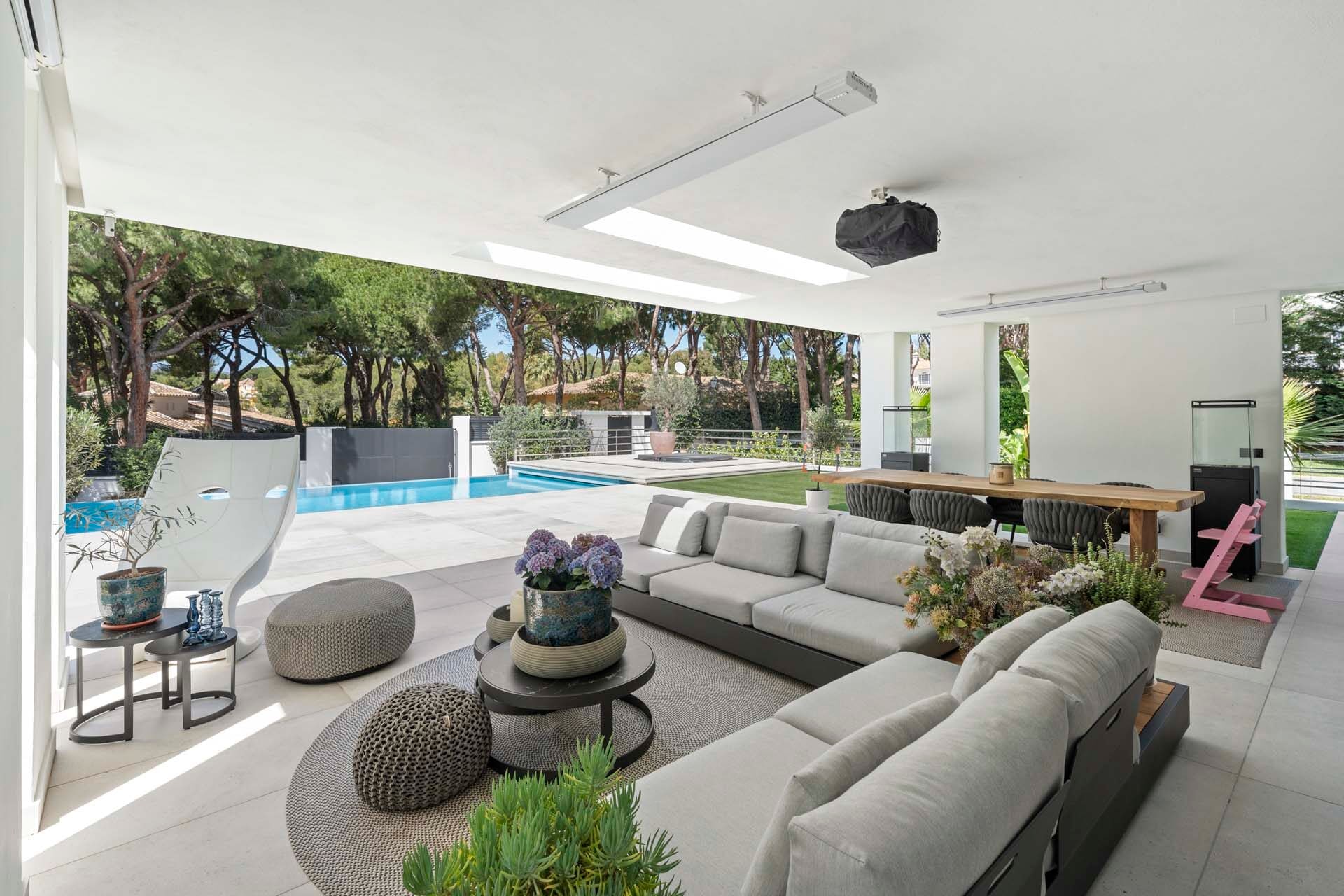 6 Bedroom Villa for Sale in Hacienda las Chapas, Marbella - €5,998,000 - 000191