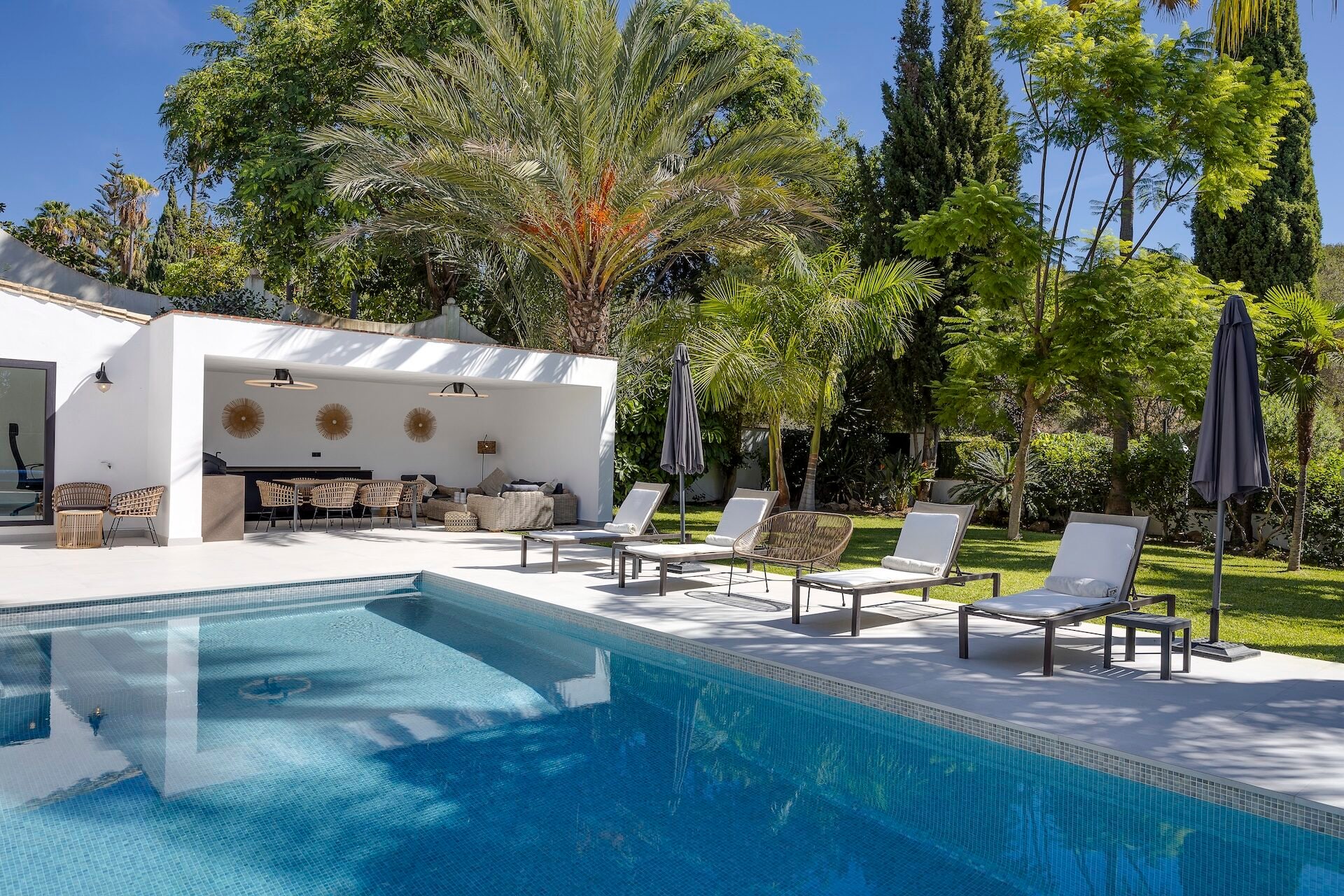 5 Bedroom Villa for Sale in El Paraiso Alto, Marbella - €1,998,000 - 000197