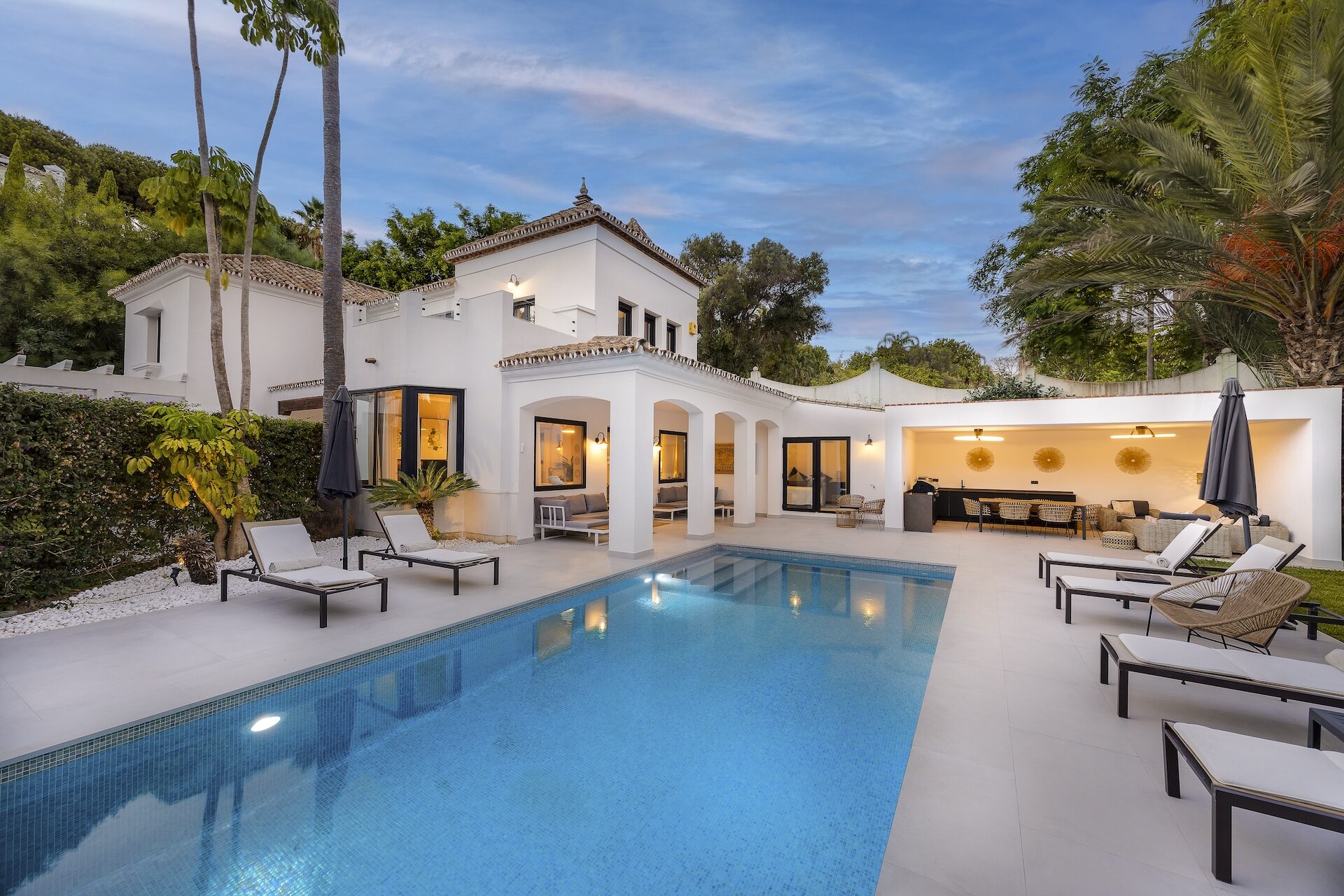 5 Bedroom Villa for Sale in El Paraiso Alto, Marbella - €1,998,000 - 000197
