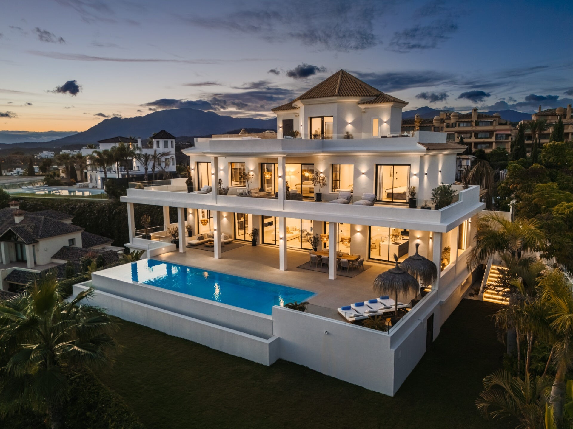 6 Bedroom Villa for Sale in Los Flamingos, Marbella - €6,995,000 - 000202