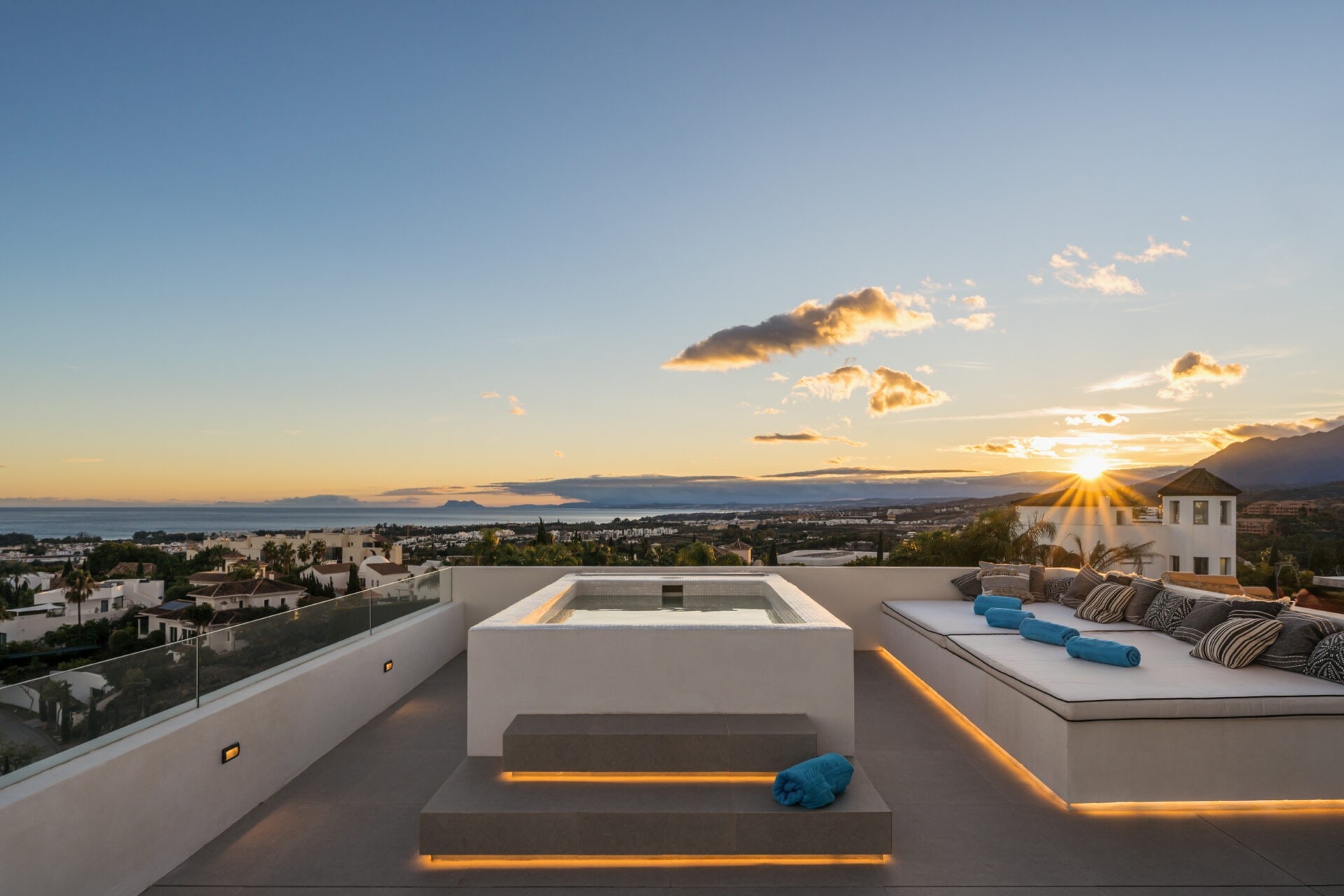 6 Bedroom Villa for Sale in Los Flamingos, Marbella - €6,995,000 - 000202