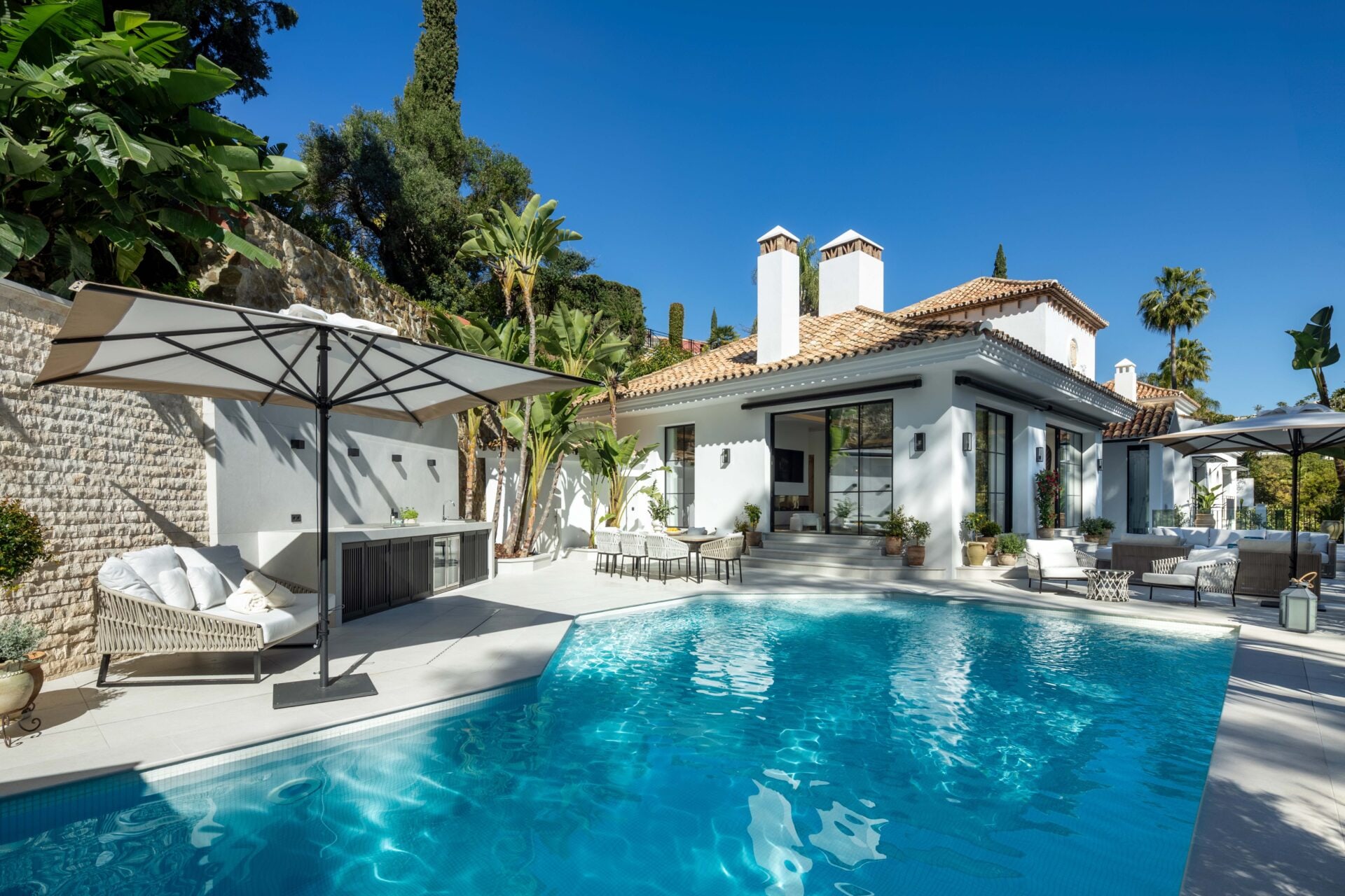 5 Bedroom Villa for Sale in Marbella - €6,495,000 - 000209