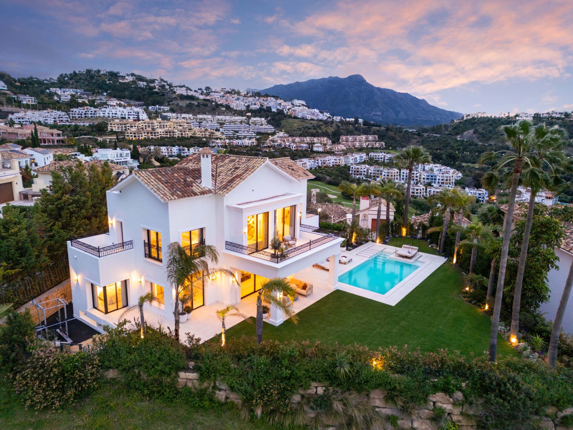 5 Bedroom Villa for Sale in Marbella - €5,495,000 - 000211
