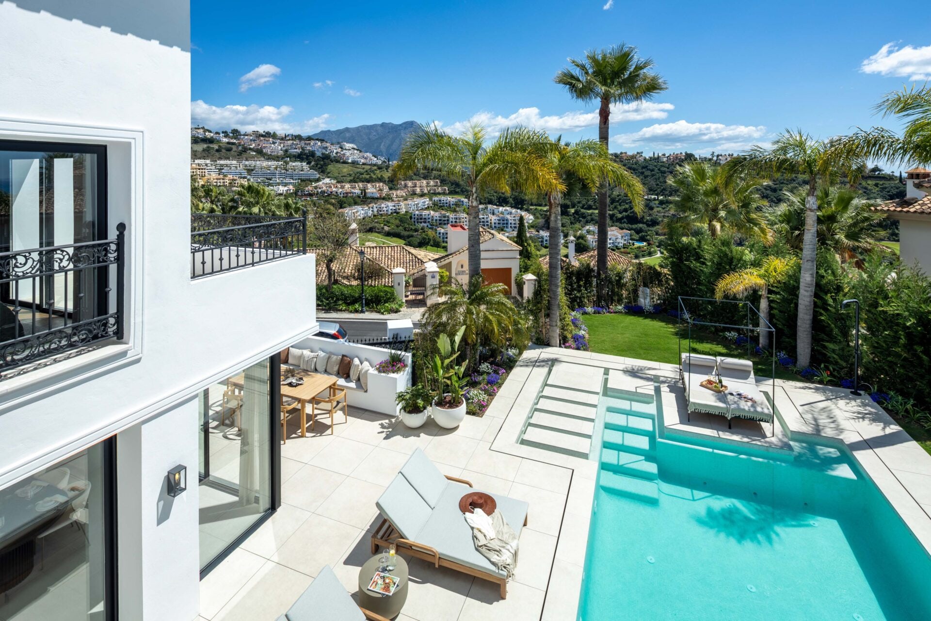 5 Bedroom Villa for Sale in Marbella - €5,495,000 - 000211