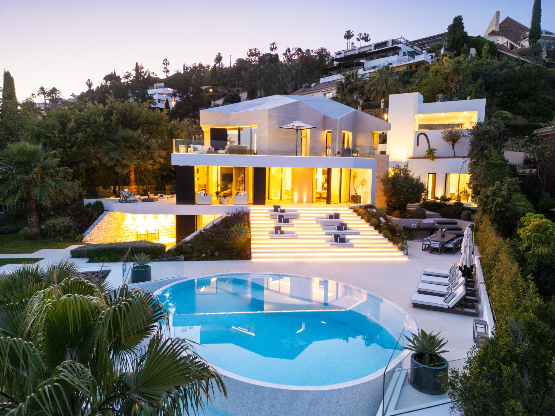 5 Bedroom Villa for Sale in Marbella - €5,895,000 - 000212