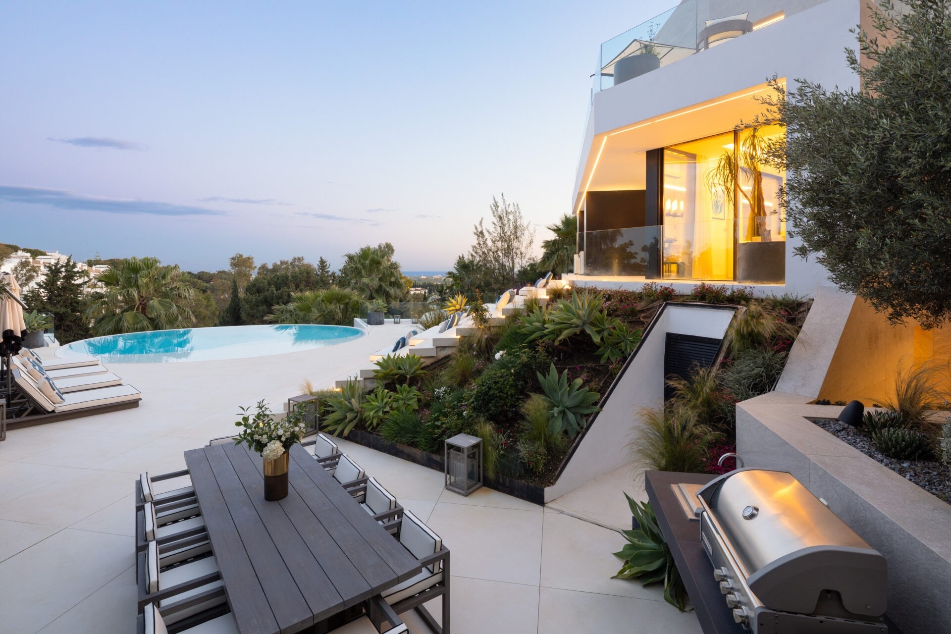 5 Bedroom Villa for Sale in Marbella - €5,895,000 - 000212