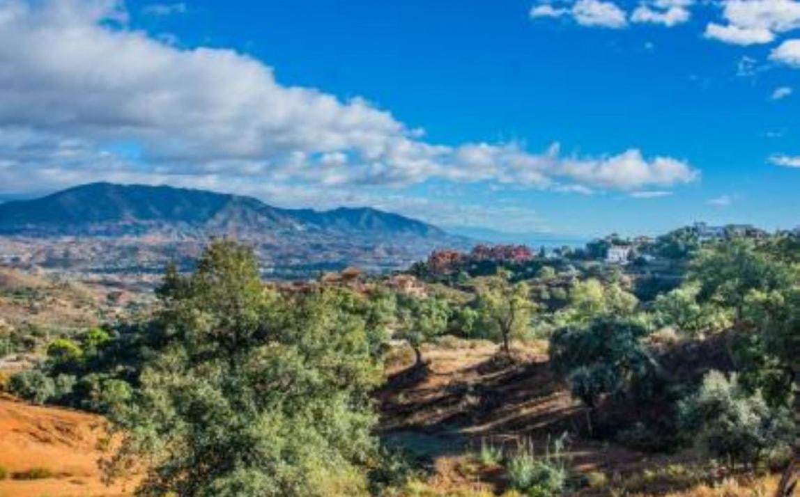 4 Bedroom Villa for Sale in Marbella Este - La Mairena, Marbella - €1,800,000 - 000220