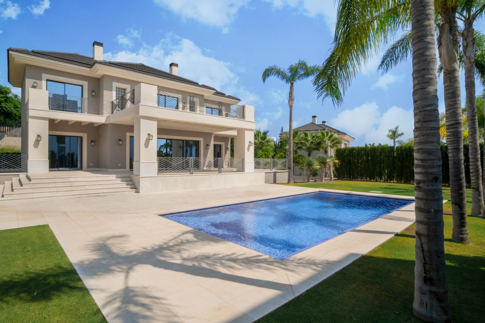 6 Bedroom Villa for Sale in Los Flamingos, Marbella - €3,650,000 - 000222