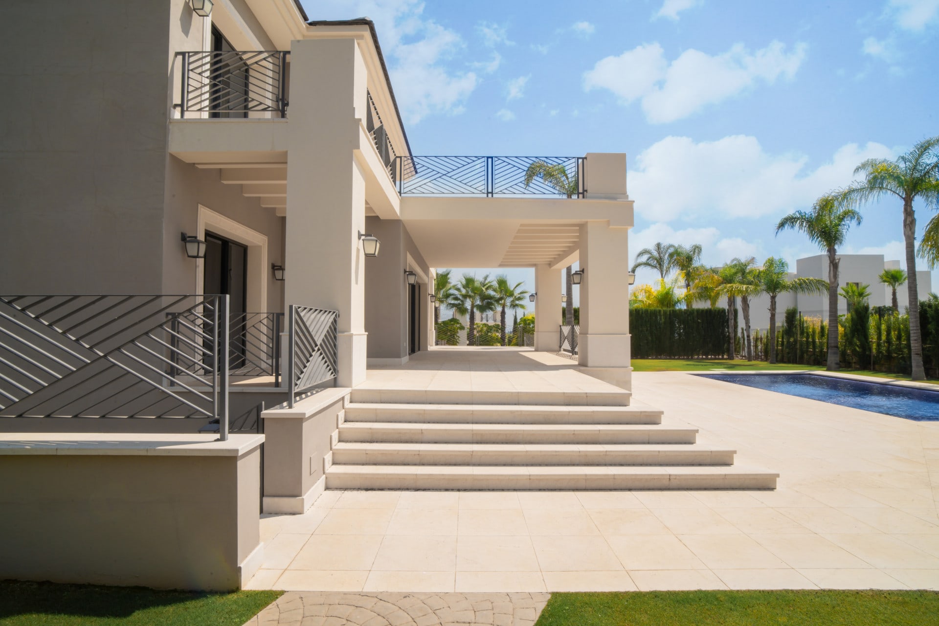 6 Bedroom Villa for Sale in Los Flamingos, Marbella - €3,650,000 - 000222