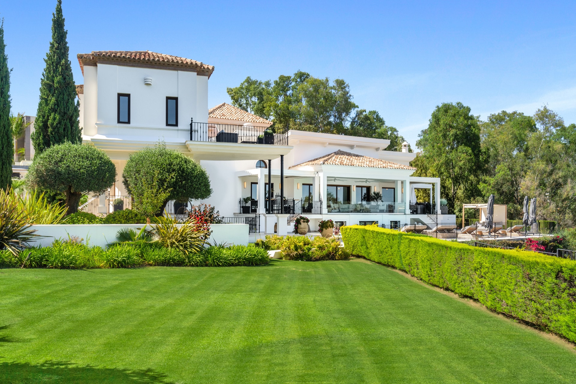 7 Bedroom Villa for Sale in El Herrojo, Marbella - €8,350,000 - 000223