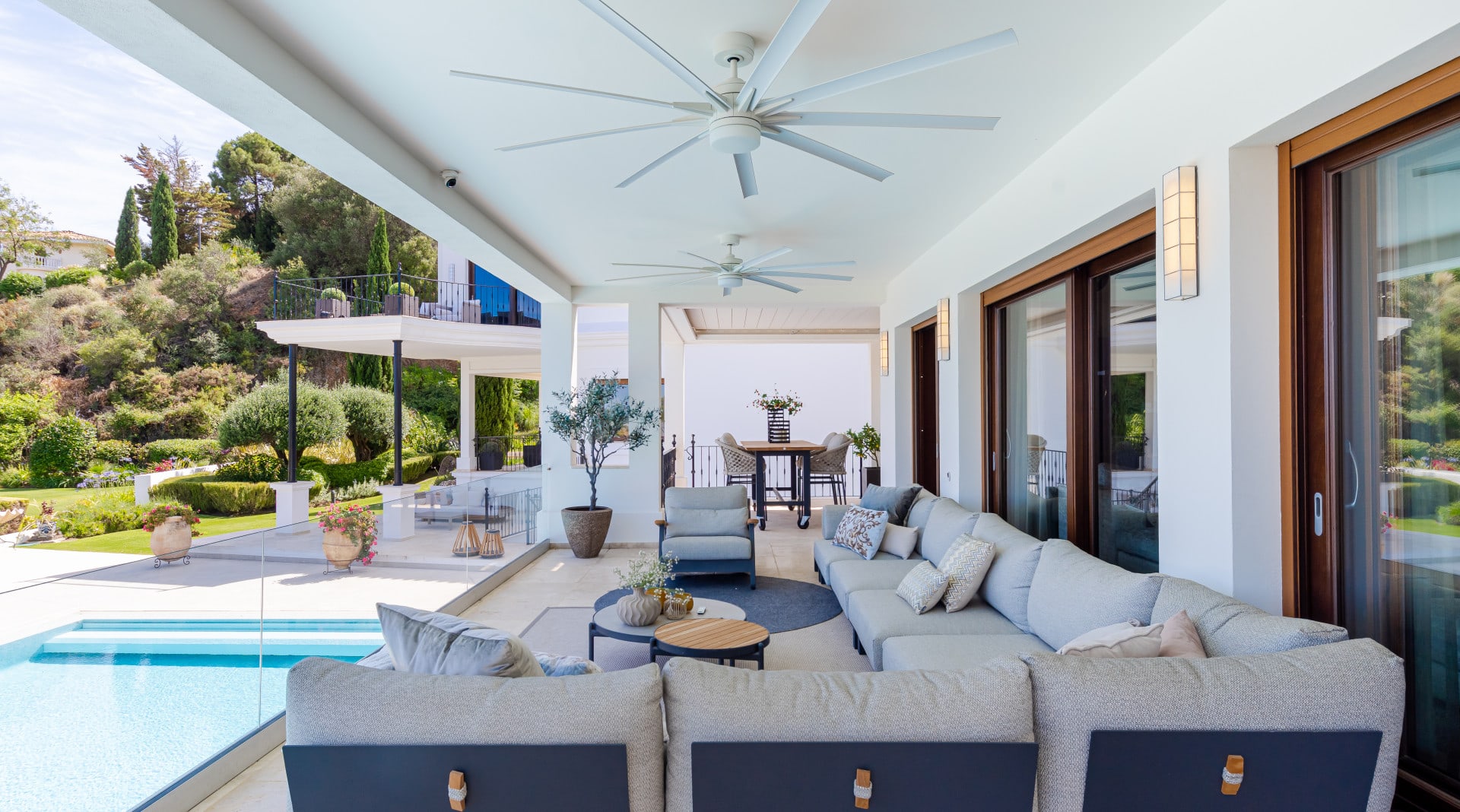 7 Bedroom Villa for Sale in El Herrojo, Marbella - €8,350,000 - 000223