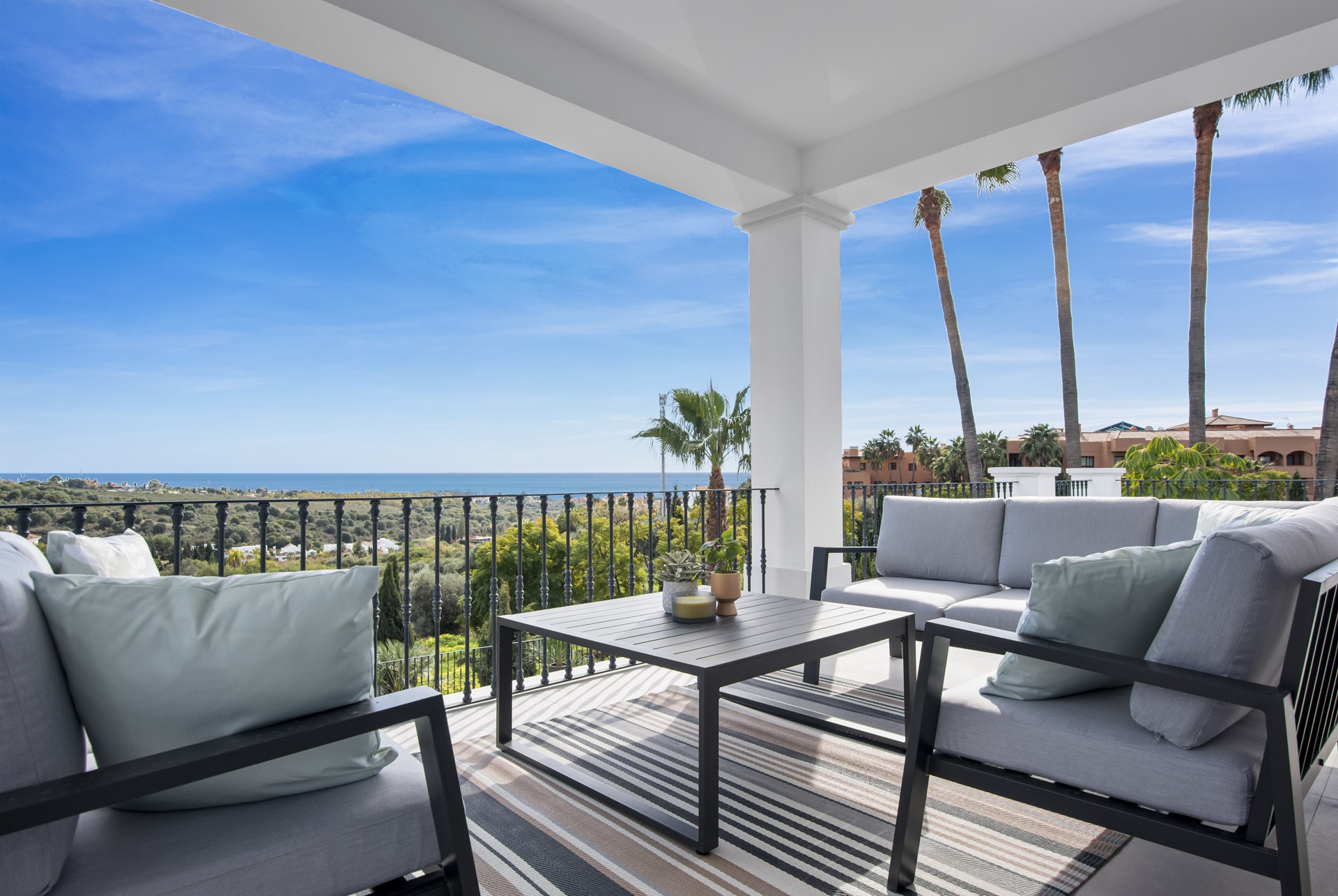 5 Bedroom Villa for Sale in Los Flamingos Golf, Marbella - €3,495,000 - 000226