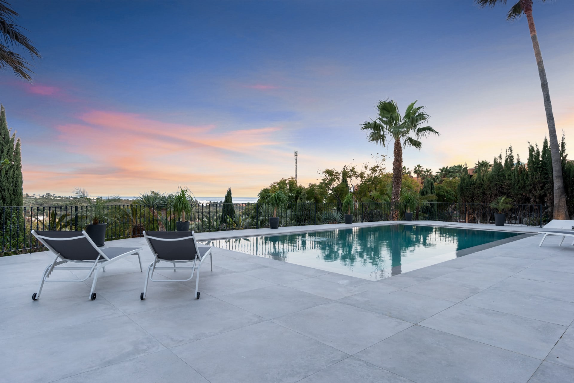 5 Bedroom Villa for Sale in Los Flamingos Golf, Marbella - €3,495,000 - 000226