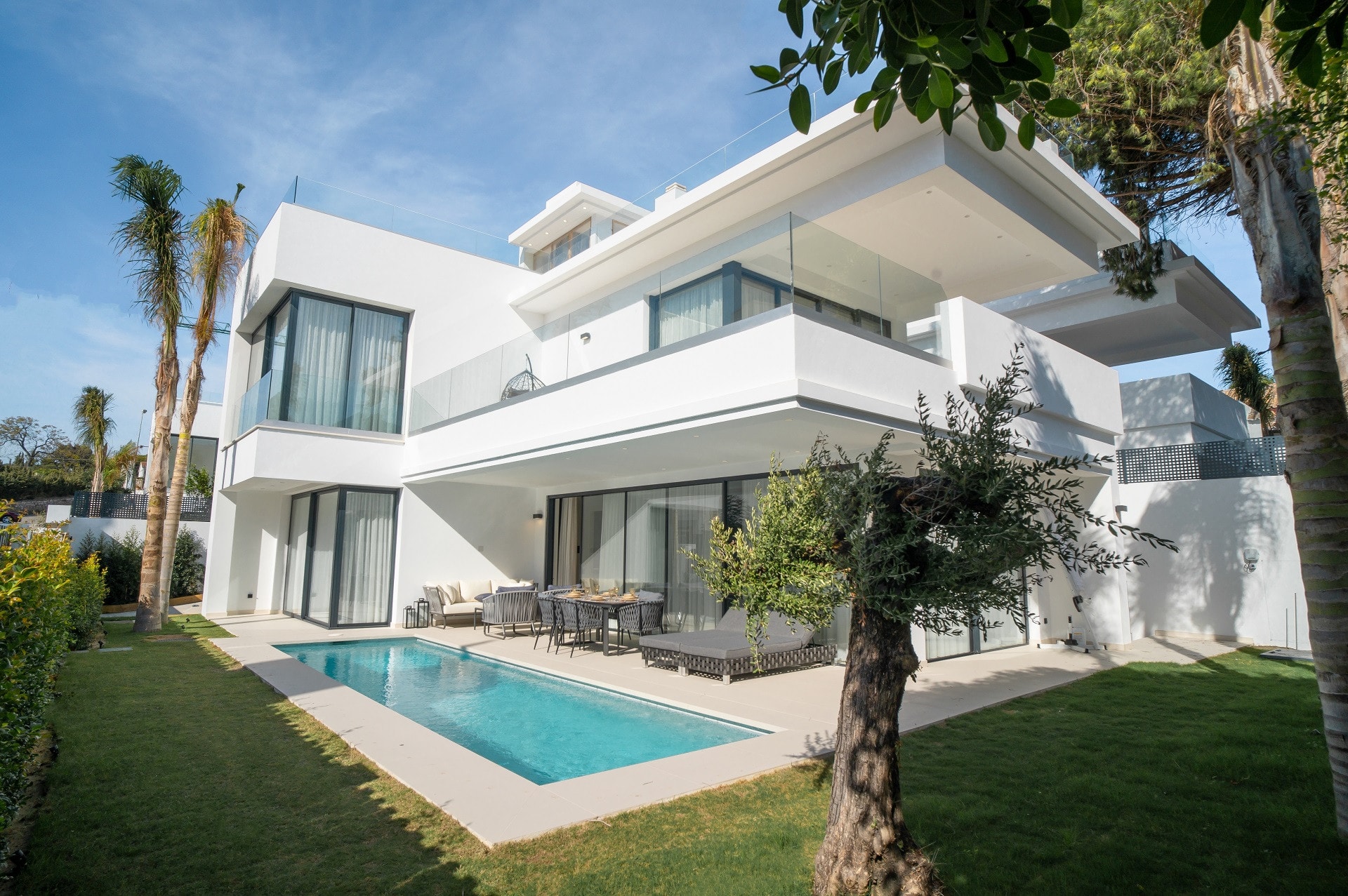 4 Bedroom Villa for Sale in Marbella Golden Mile - Rio Verde Playa, Marbella - €3,750,000 - 000228