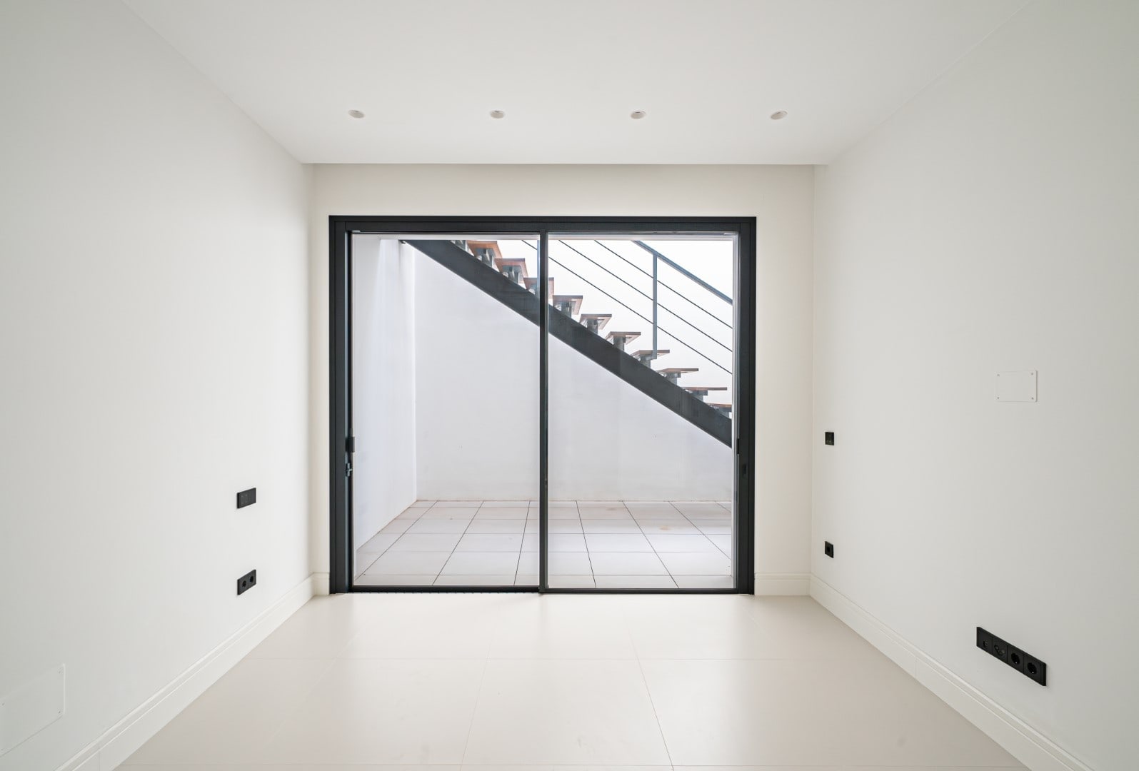 4 Bedroom Villa for Sale in Marbella Golden Mile - Rio Verde Playa, Marbella - €3,750,000 - 000228