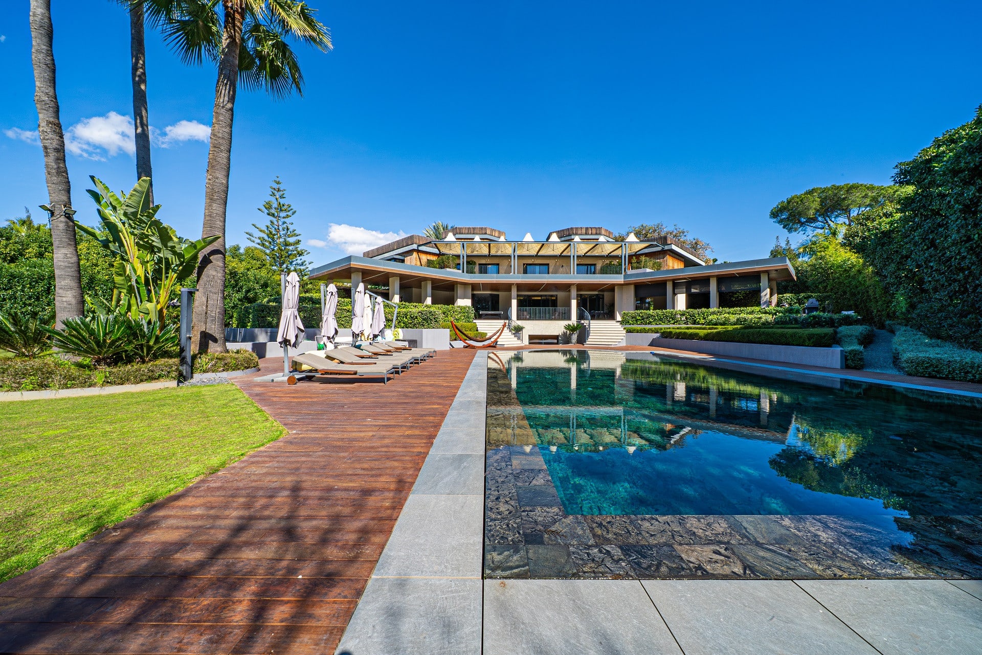 10 Bedroom Villa for Sale in Guadalmina Baja, Marbella - €12,900,000 - 000230