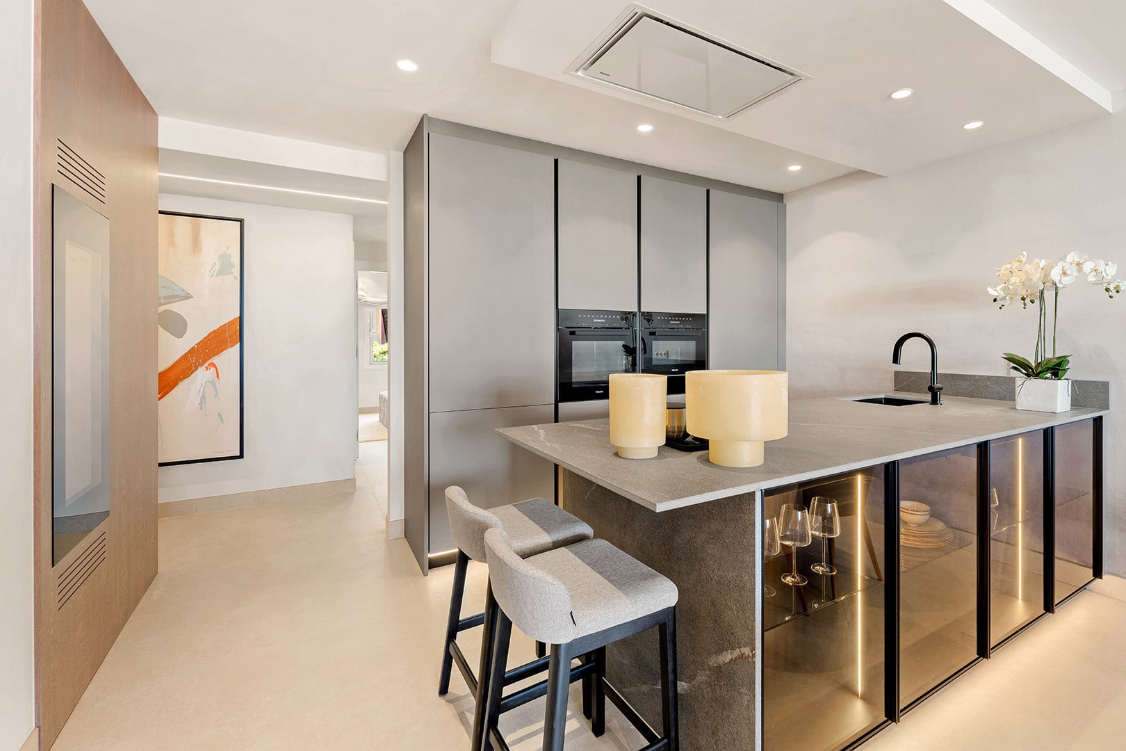 3 Bedroom Apartment for Sale in Estepona East - Menara Beach, Marbella - €2,350,000 - 000236