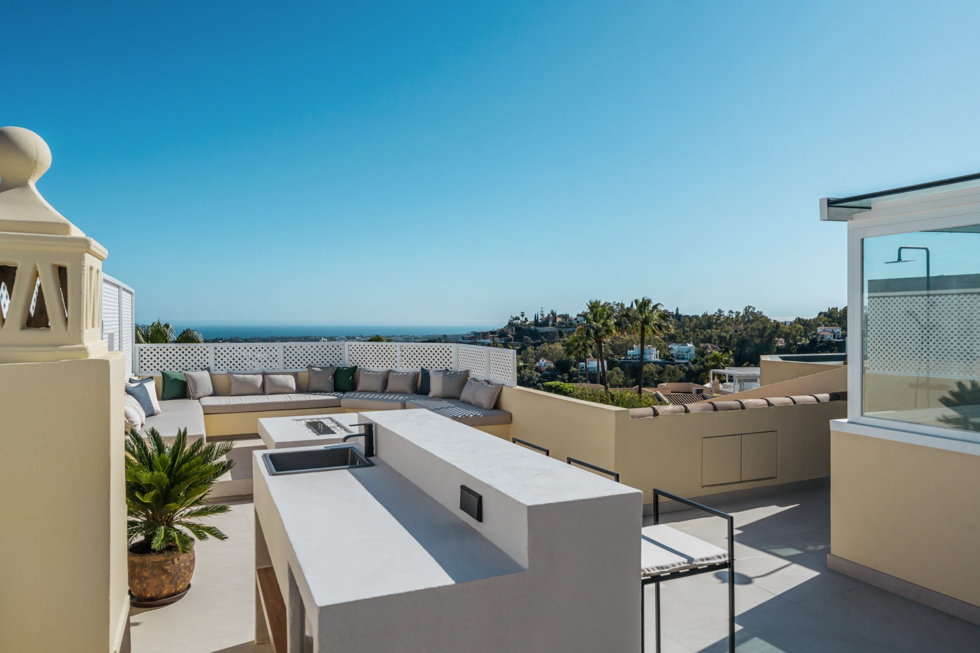 3 Bedroom House for Sale in La Quinta Hills, Marbella - €1,650,000 - 000242