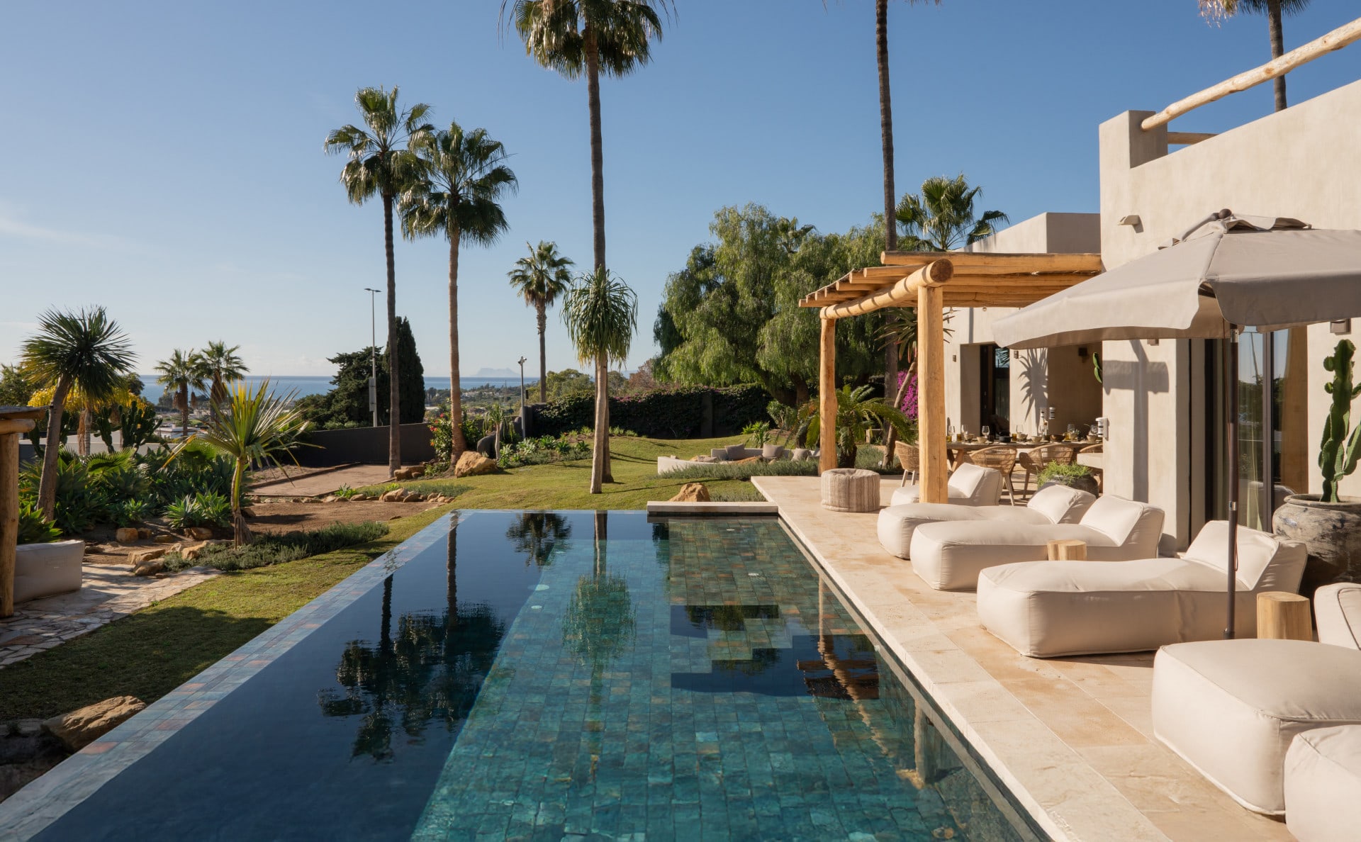 5 Bedroom Villa for Sale in Estepona East - Selwo, Marbella - €3,970,000 - 000244