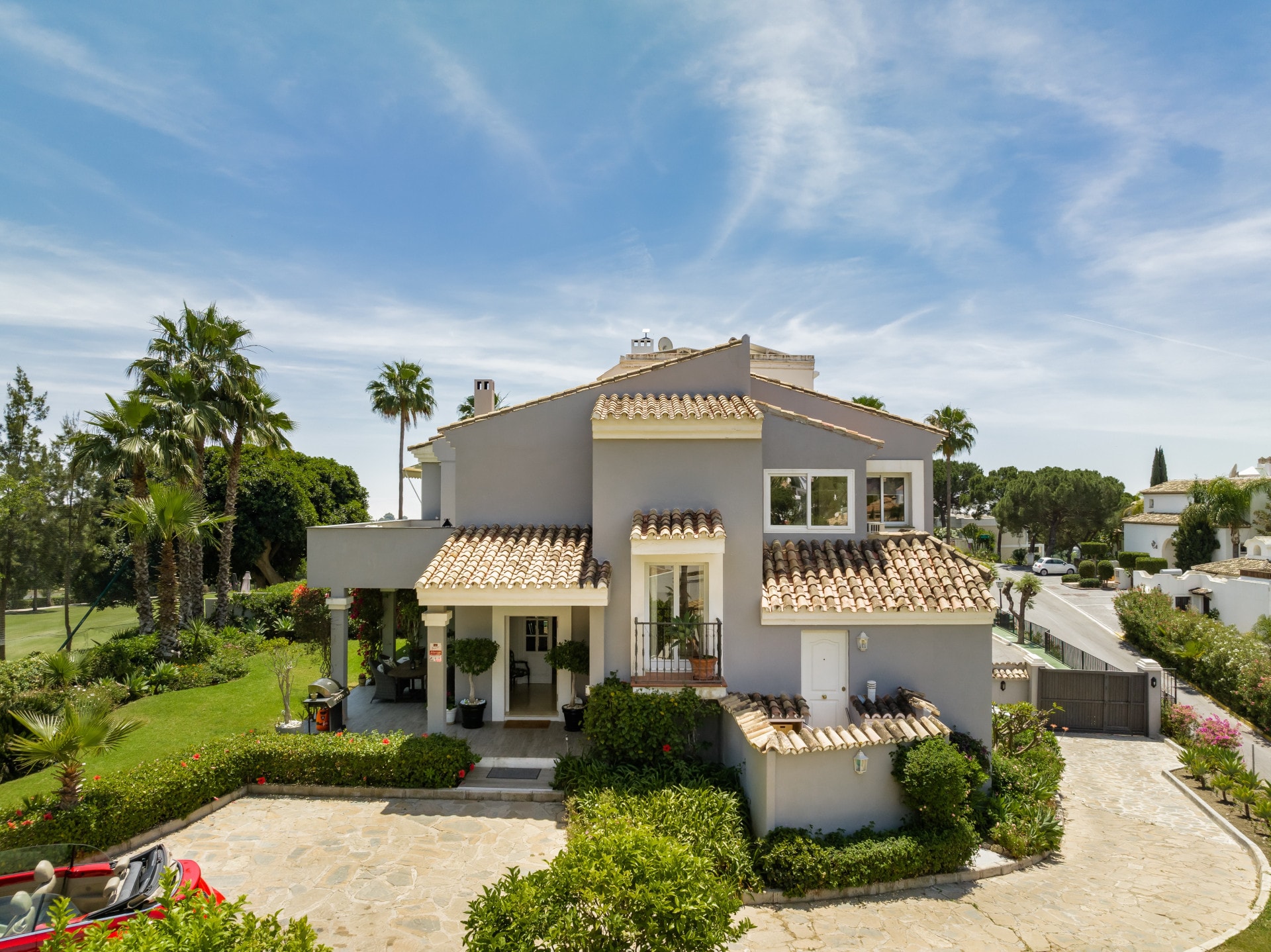 5 Bedroom Villa for Sale in La Quinta Golf, Marbella - €1,999,000 - 000248