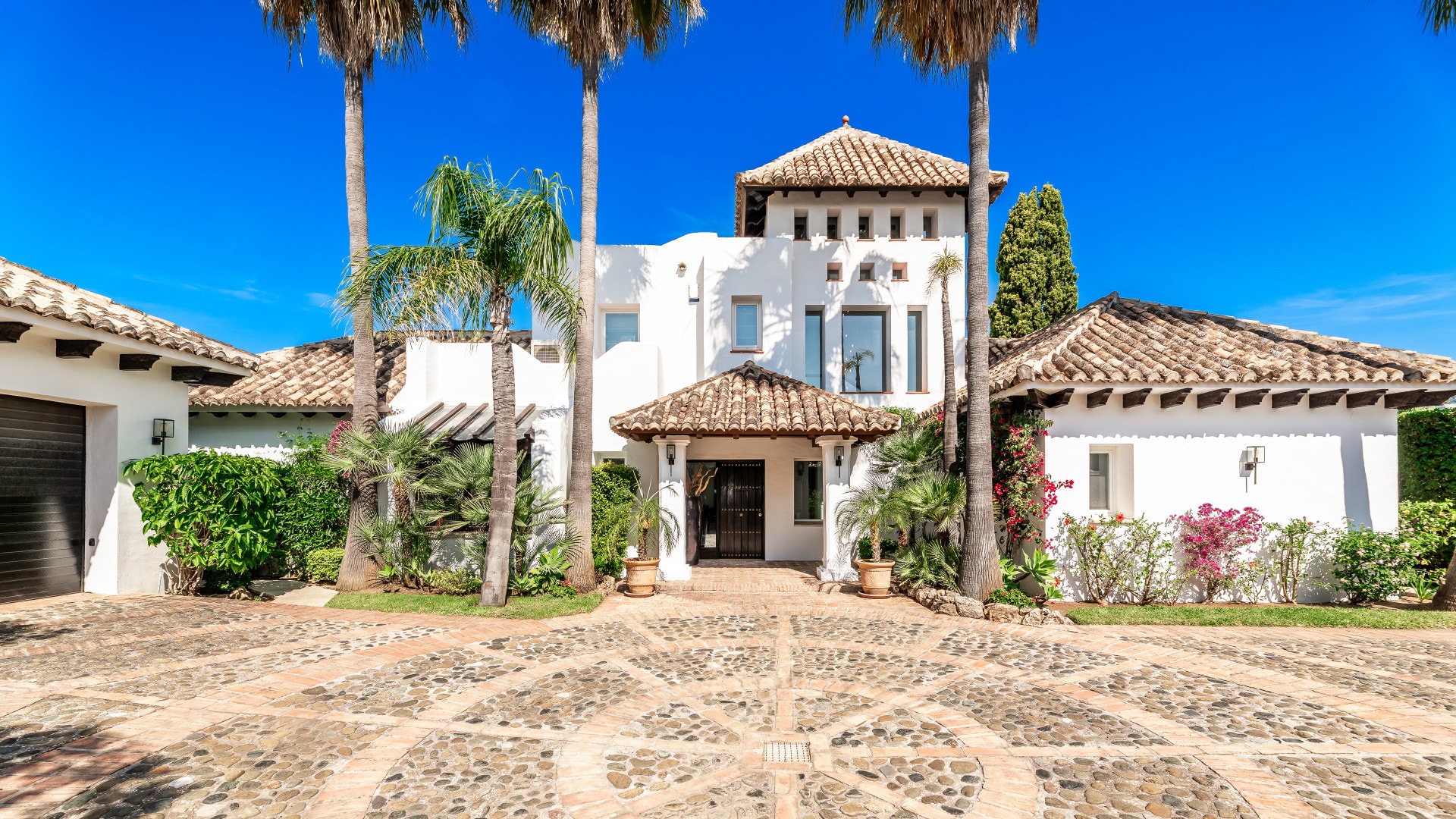 5 Bedroom Villa for Sale in La Quinta Golf, Marbella - €3,795,000 - 000251