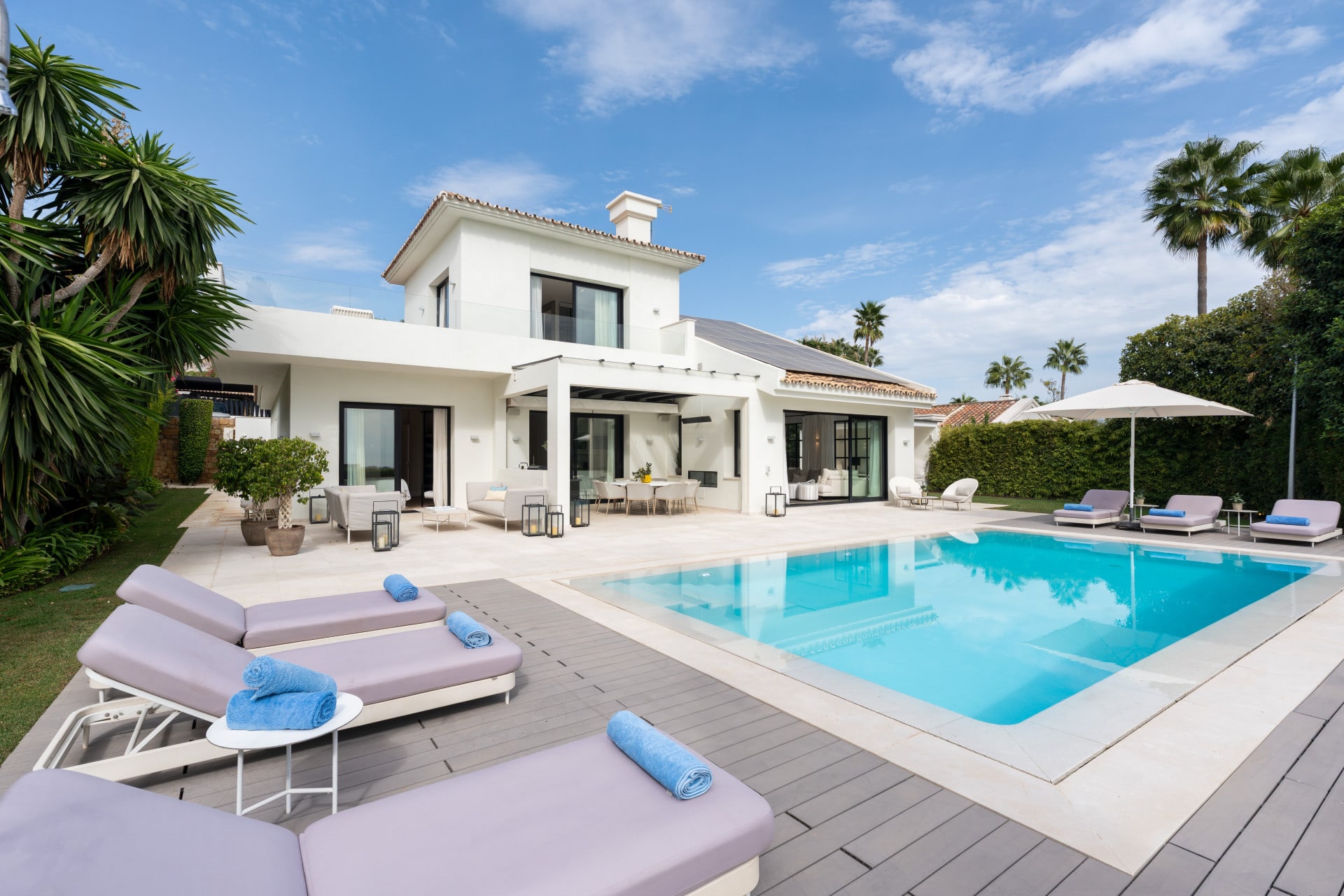 4 Bedroom Villa for Sale in Nueva Andalucia - Los Naranjos Golf, Marbella - €3,995,000 - 000252