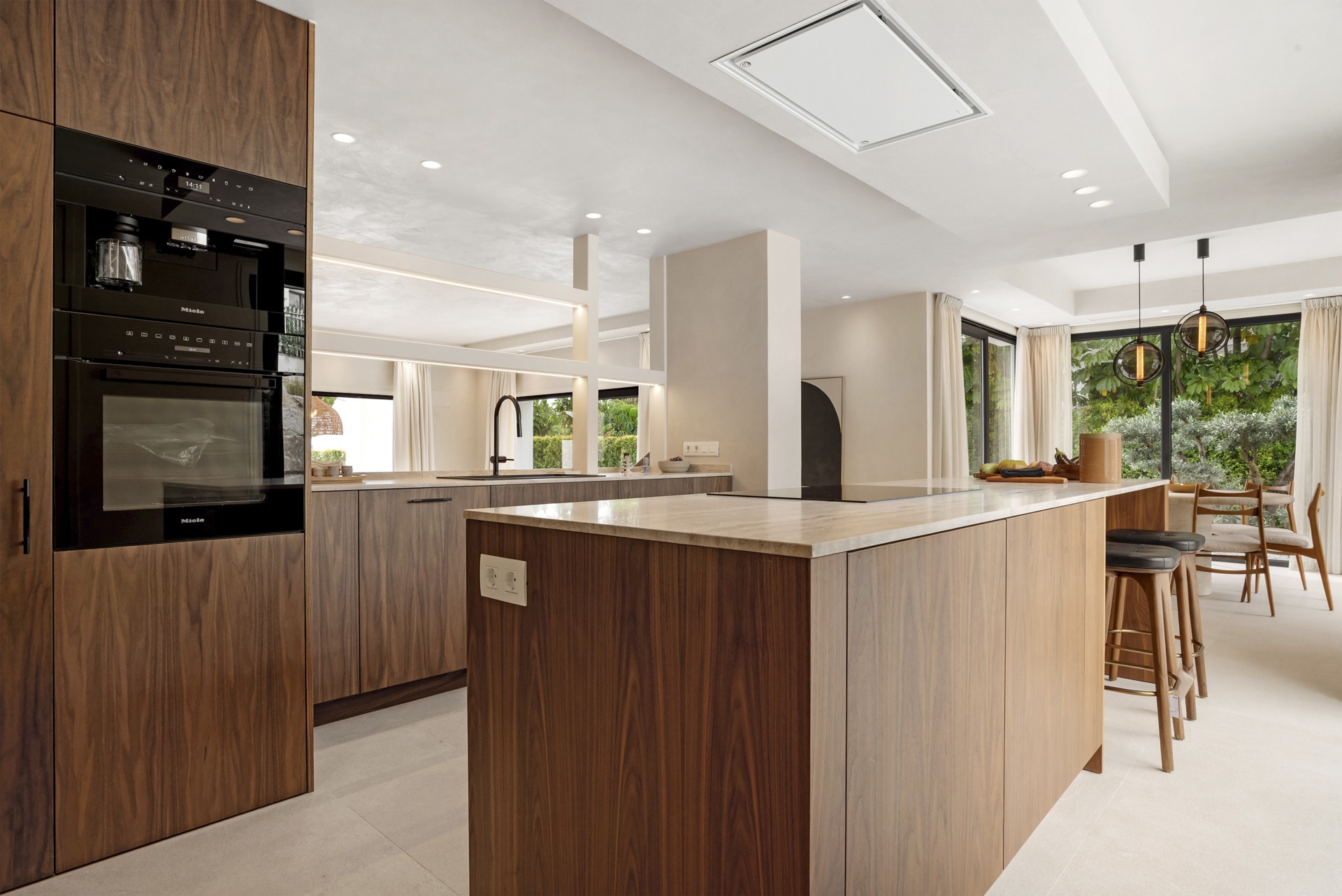 4 Bedroom Villa for Sale in La Alqueria, Marbella - €3,450,000 - 000254