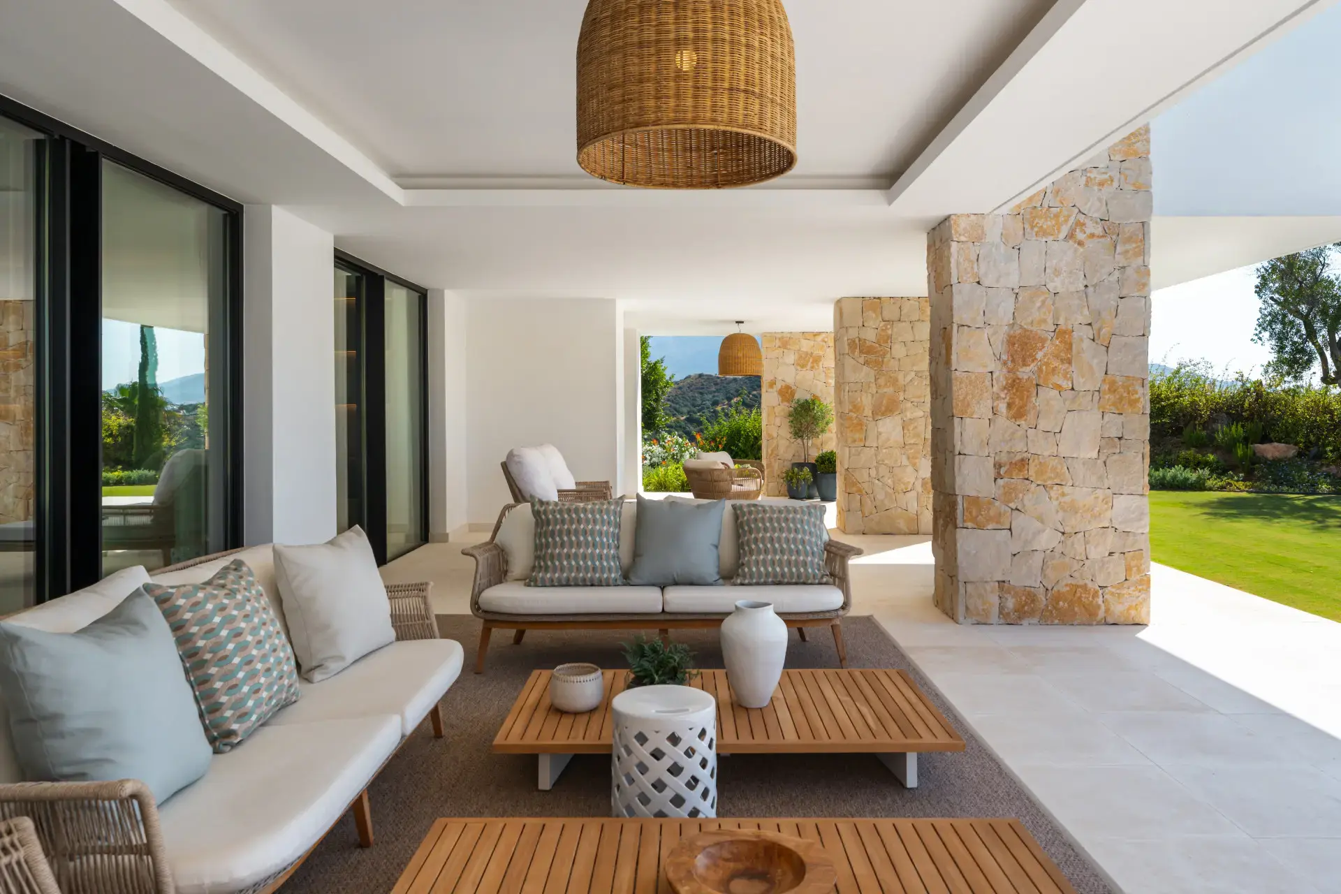 Villa for sale in Benahavis with sea views, panoramic views, mountain views